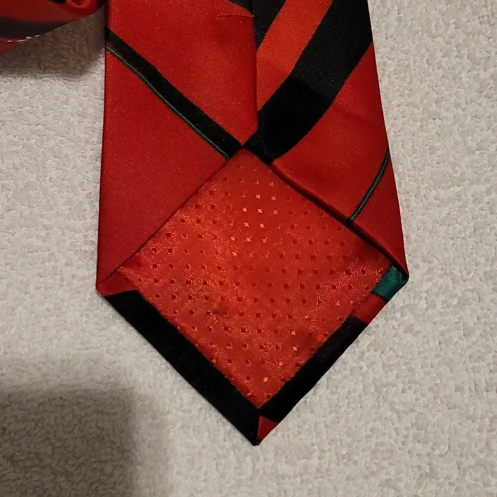‎Hallmark holiday snowflake tie